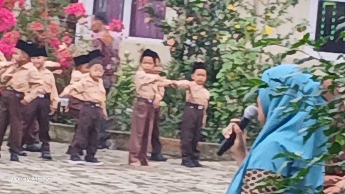 Warga Desa Tarikan Gelar Senam Pagi Rutin Bersama