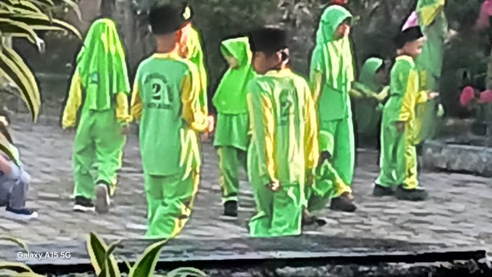 Siswa Min Tarikan Bermain Bersama Sebelum Masuk Kelas Siswa Min Tarikan Bermain Bersama Sebelum Masuk Kelas