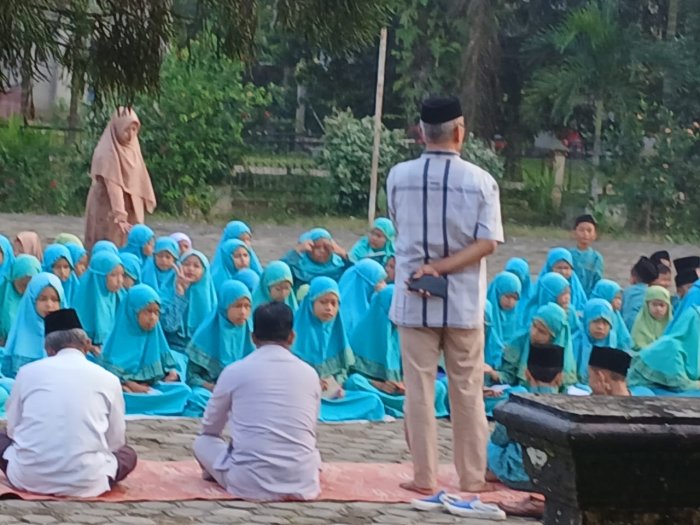 MIN 2 MUARO JAMBI MELAKSANAKAN PEMBACAAN YASIN PADA SETIAP HARI JUMAT MIN 2 MUARO JAMBI MELAKSANAKAN PEMBACAAN YASIN PADA SETIAP HARI JUMAT