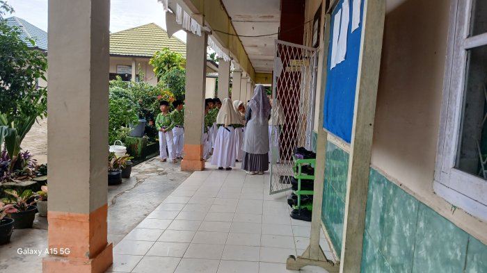 MIN 2 Muaro Jambi Biasakan Siswa Baca Al-Quran Pagi Hari