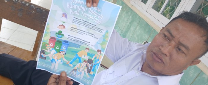 Staf MIN 2 Gelar Aksi Bersih dan Edukasi Kebersihan Staf MIN 2 Gelar Aksi Bersih dan Edukasi Kebersihan