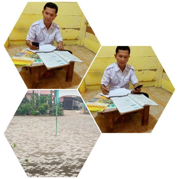 Guru dan Kepala Madrasah Sambut Siswa di Gerbang MIN 2 Muaro Jambi