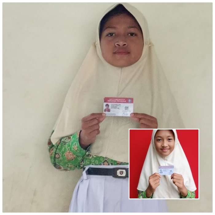 Siswa Min 2 Muaro Jambi Bangga Perlihatkan KTA Pramuka Nasional