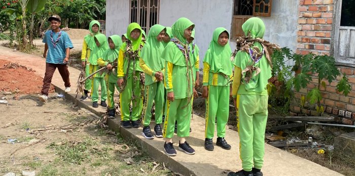 Pembina PB Dukung Barisan Heiking MIN 2 Muaro Jambi Pembina PB Dukung Barisan Heiking MIN 2 Muaro Jambi
