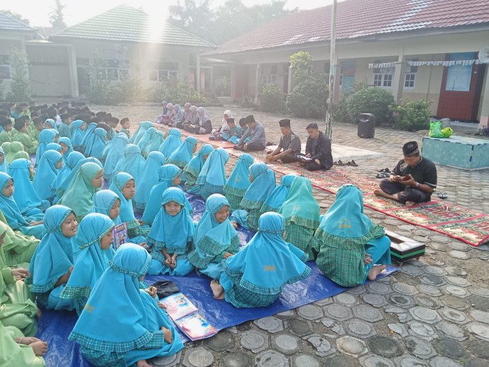 MIN 2 Muaro Jambi Adakan Yasinan Bersama Siswa dan Guru MIN 2 Muaro Jambi Adakan Yasinan Bersama Siswa dan Guru