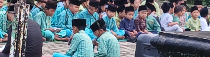 Noufal dan Rasikin Pimpin Yasinan di MIN 2 Muaro Jambi Noufal dan Rasikin Pimpin Yasinan di MIN 2 Muaro Jambi