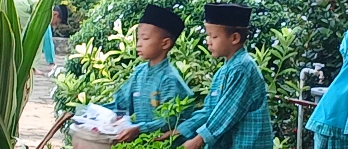 Ilham dan Siswa MIN 2 Muaro Jambi Gelar Aksi Bersih Ilham dan Siswa MIN 2 Muaro Jambi Gelar Aksi Bersih