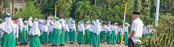 MIN 2 Muaro Jambi Latih Ketangkasan Baris Berbaris Jelang Ujian MIN 2 Muaro Jambi Latih Ketangkasan Baris Berbaris Jelang Ujian