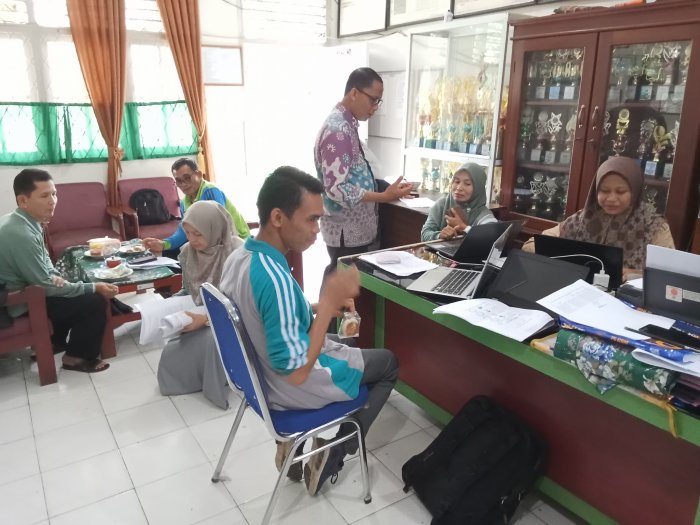 Doktor Muhammad Sidiq Dukung Pra Akreditasi MIN 2 Muaro Jambi Doktor Muhammad Sidiq Dukung Pra Akreditasi MIN 2 Muaro Jambi