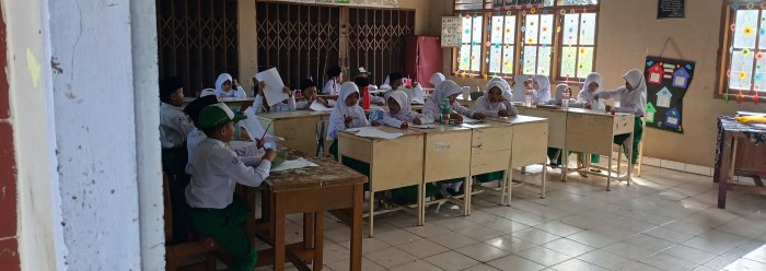 Ujian Hari Pertama di MIN 2 Muaro Jambi Berlangsung Tertib