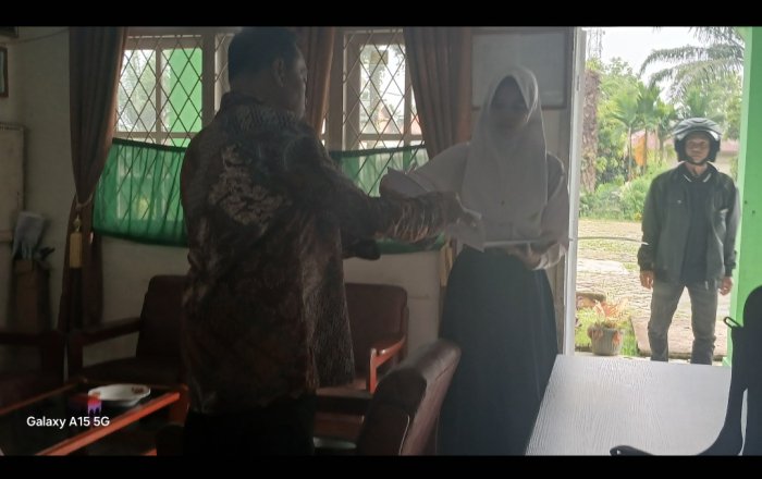 Operator Madrasah MIN 2 Muaro Jambi Layani Legalisir Alumni Operator Madrasah MIN 2 Muaro Jambi Layani Legalisir Alumni
