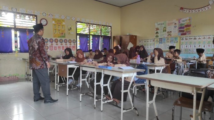 Jouhar Anwar Dorong Peningkatan Bahasa Inggris di MIN 2 Muaro Jambi