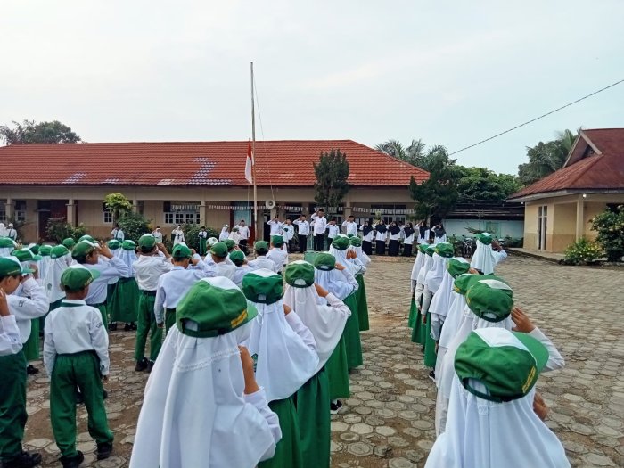 MIN 2 Muaro Jambi Gelar Upacara Bendera Rutin
