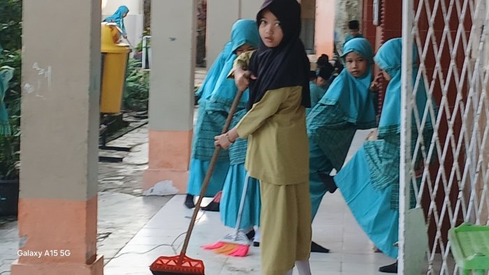 Siswa MIN 2 Muaro Jambi Terapkan Kebiasaan Bersih