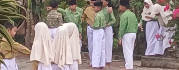 Siswa MIN 2 Muaro Jambi Gelar Kegiatan Luar Kelas Siswa MIN 2 Muaro Jambi Gelar Kegiatan Luar Kelas