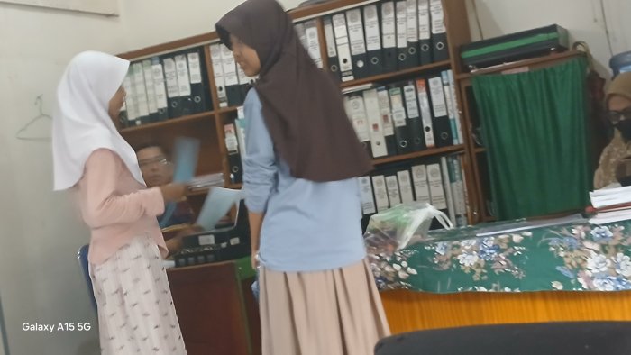 MIN 2 Muaro Jambi Layani Legalisir Dokumen Siswa