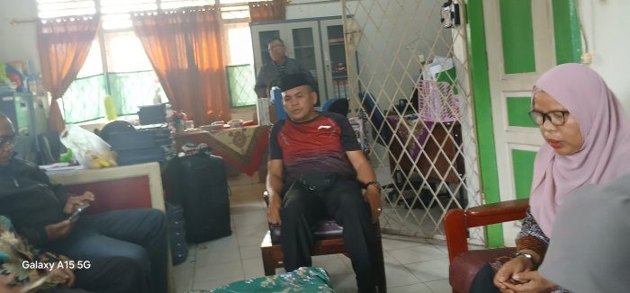 Kepala MIN 2 Muaro Jambi Beri Arahan Jelang Pembagian Rapor Kepala MIN 2 Muaro Jambi Beri Arahan Jelang Pembagian Rapor