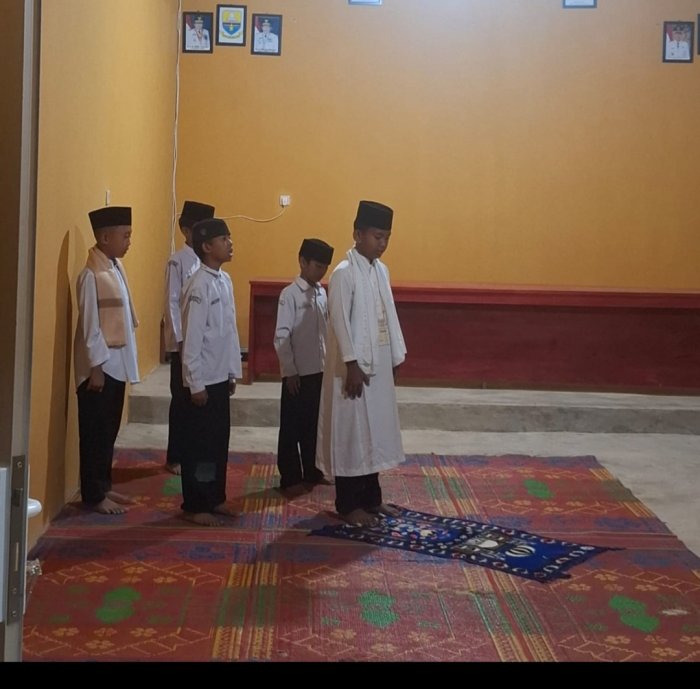 Lima Siswa Desa Tarikan Ikuti Lomba Salat Jenazah FASI
