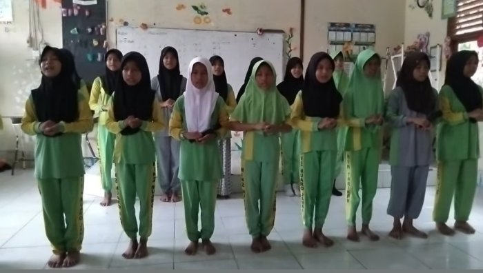 Siswa Kelas 6 MIN 2 Muaro Jambi Latihan Lagu Perpisahan Siswa Kelas 6 MIN 2 Muaro Jambi Latihan Lagu Perpisahan
