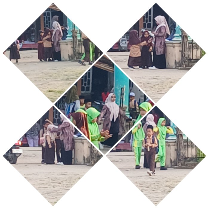 Guru Piket  Sambut Siswa di Gerbang Madrasah Hebat