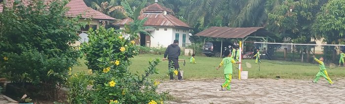 Guru PJOK MIN 2 Muaro Jambi Terapkan Belajar di Luar Kelas Guru PJOK MIN 2 Muaro Jambi Terapkan Belajar di Luar Kelas