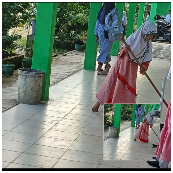Tak Mau Kalah Siswa kelas 1B MIN 2 Muaro Jambi Bersih Kelas Jelang Libur Ramadan