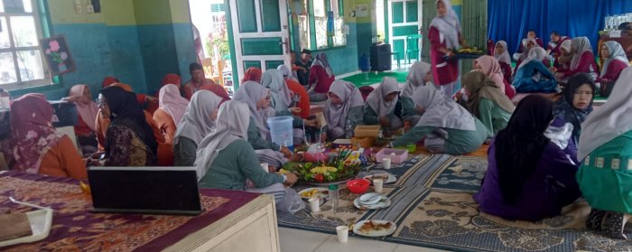 Guru MIN 2 Muaro Jambi Rayakan Hari Guru di Mendalo