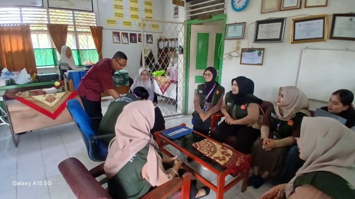 Mahasiswa Unja Adakan Penyuluhan Kesehatan di MIN 2 Muaro Jambi Mahasiswa Unja Adakan Penyuluhan Kesehatan di MIN 2 Muaro Jambi