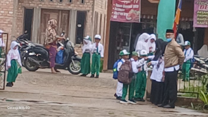 MIN 2 MUARO JAMBI MENEKANKAN PENTINGNYA MOTIVASI SEKOLAH BUAT ANAK