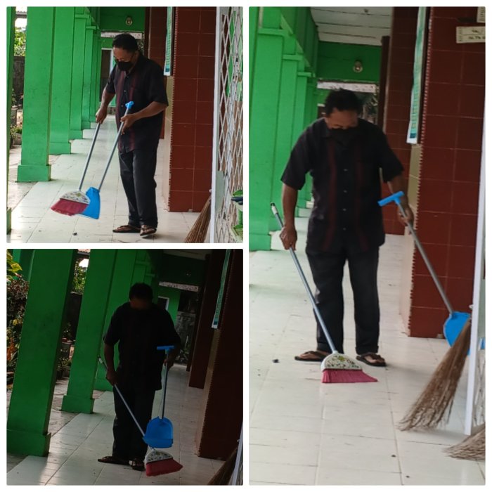 Staf MIN 2 Muaro Jambi Bersihkan Kantor Saat Kabut Asap