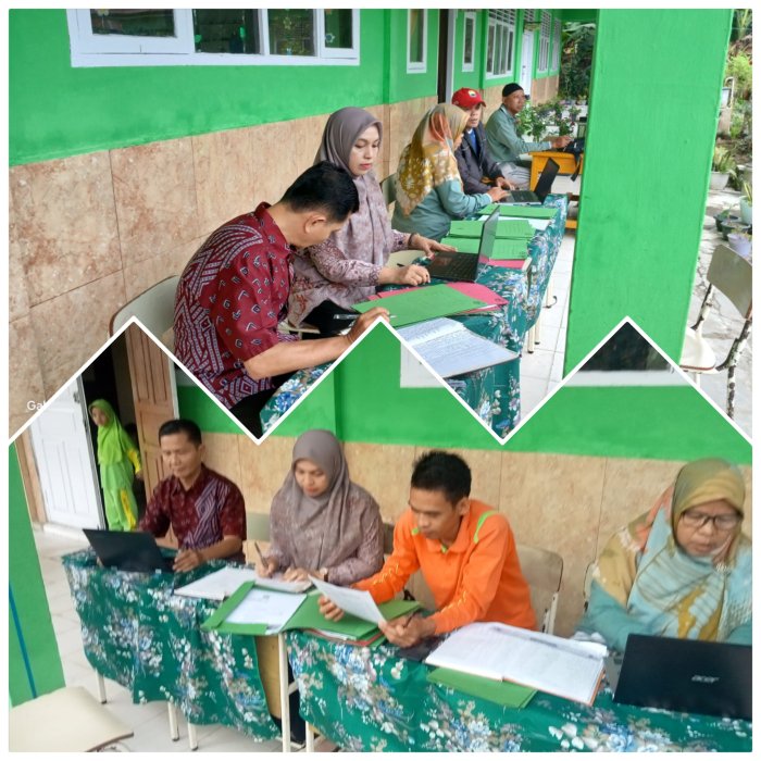 Kamad MIN 2 Muaro Jambi Tinjau Panitia PMB Hari Kedua