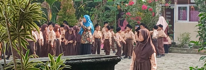 MIN 2 Muaro Jambi Gelar Senam Bersama Siswa
