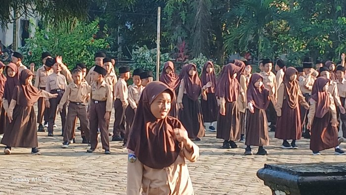 Latihan Pramuka di MIN 2 Muaro Jambi Kembangkan Disiplin Siswa