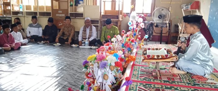 Fitra dan Gissel Bacakan Al-Quran di Maulid Nabi MIN 2 Muaro Jambi