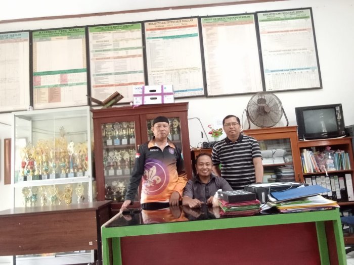 Tendik MIN 2 Muaro Jambi Tetap Layani Saat Libur Tendik MIN 2 Muaro Jambi Tetap Layani Saat Libur