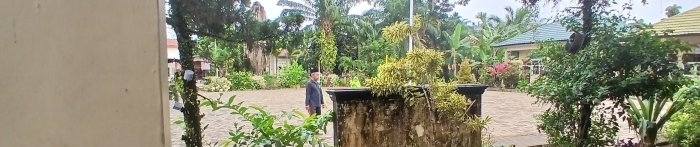 Maksum Guru PJOK MIN 2 Muaro Jambi Bimbing Siswa Berolahraga