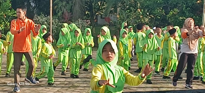 Senam Rutin MIN 2 Muaro Jambi Berlangsung Tertib dan Meriah