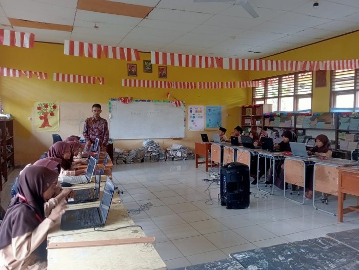 Mustar dan Nanda Dampingi Peserta AMBK di Desa Tarikan