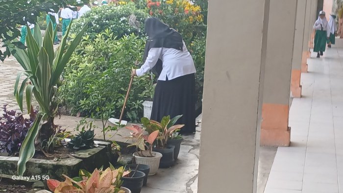 Wakil Kepala Kurikulum MIN 2 Muaro Jambi Dorong Budaya Peduli Wakil Kepala Kurikulum MIN 2 Muaro Jambi Dorong Budaya Peduli