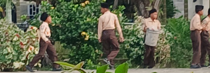 Siswa MIN 2 Muaro Jambi Gelar Gotong Royong Bersihkan Sekolah