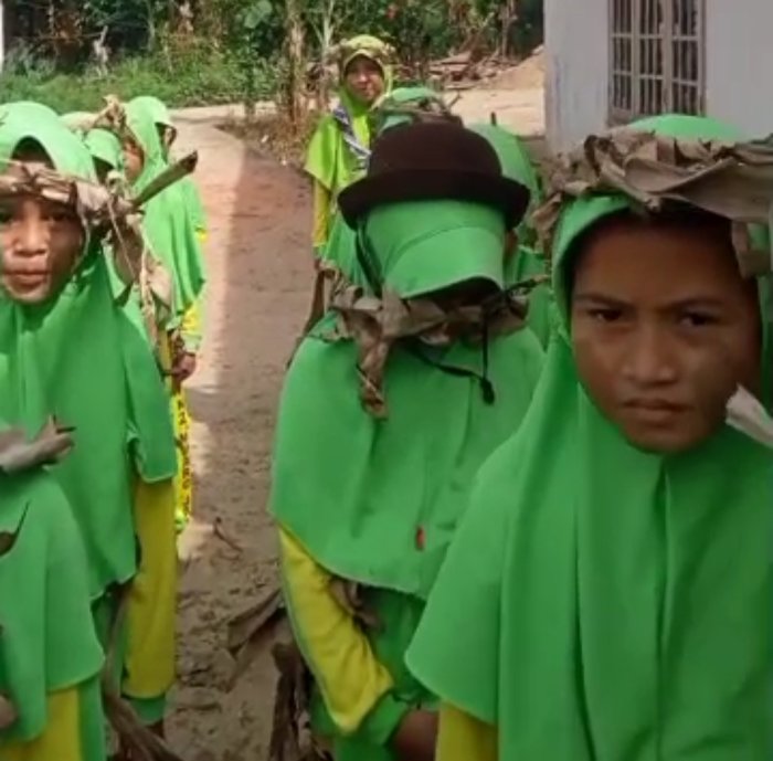 Siswa MIN 2 Muaro Jambi Ikuti Latihan Pramuka