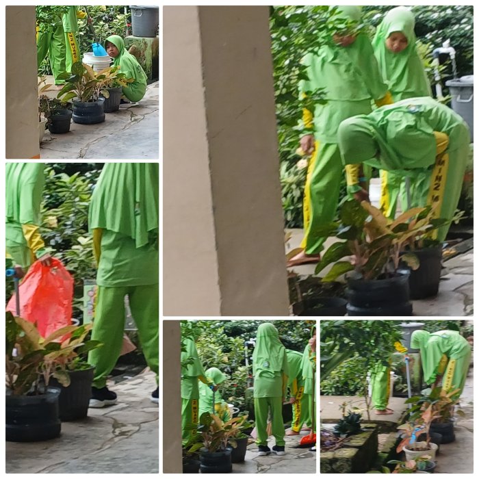 Siswa Madrasah Tarikan Bersihkan Selokan Jelang Ujian